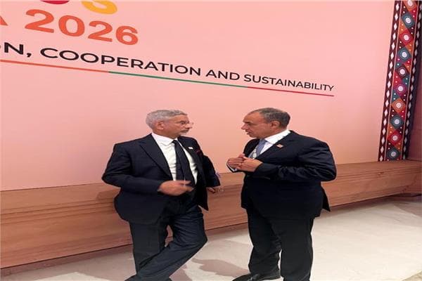 Foreign Minister discusses ties with India
