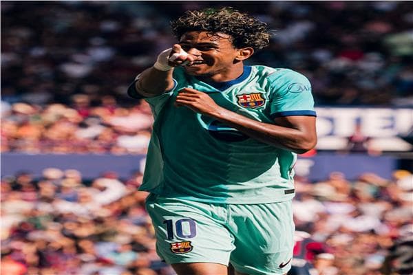 Barcelona leads Levante at halftime
