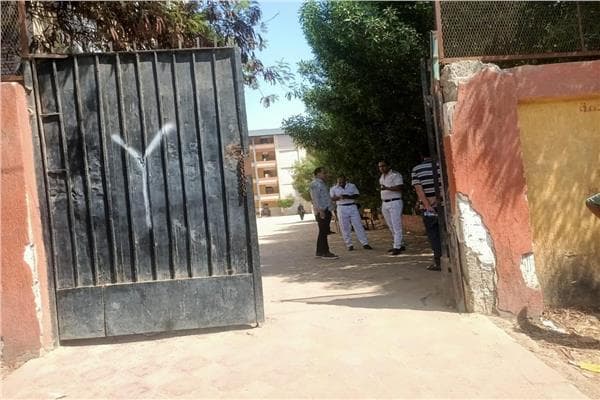 التعليم يوضح حقيقة سقوط بوابة مدرسة دار السلام