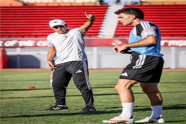 عموتة يعلن تشكيل الأهلي لمباراة أبوقير
