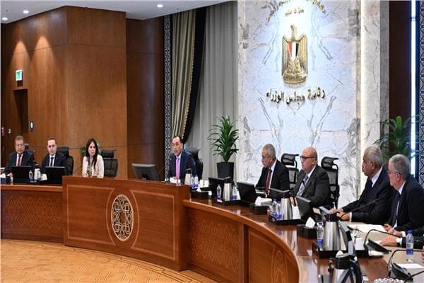مدبولي يراجع قانون تنظيم السوق العقارية