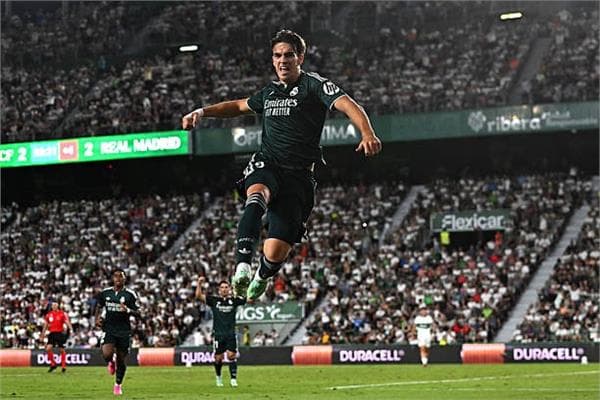 Real Madrid edges Elche to stay top