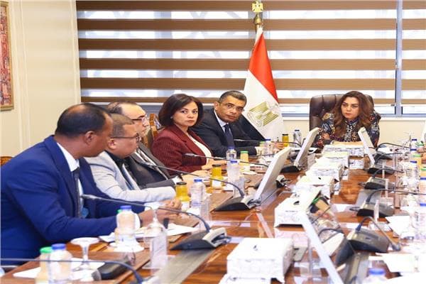 التنمية المحلية تطلق مبادرات للحفاظ على عمران وسياحة البحر الأحمر