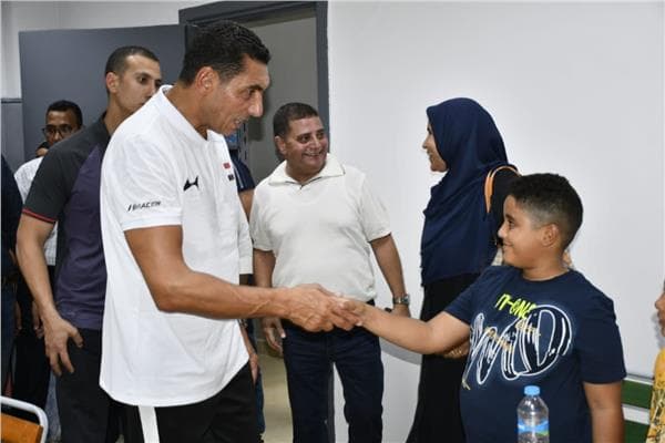 وزير الرياضة ومحافظ البحر الأحمر يزوران نادي الشلاتين