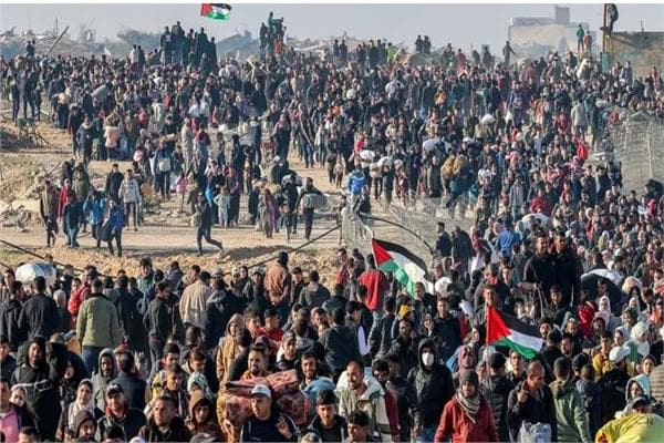 محمود عباس يرفض الهجرة ويعتبر الاستيطان عائقاً رئيسياً