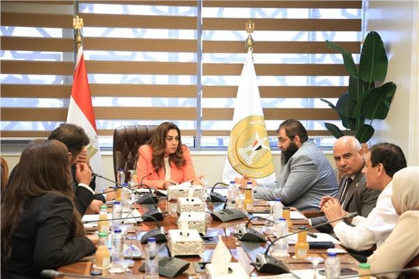 وزيرة التنمية تراجع خدمات المحافظات