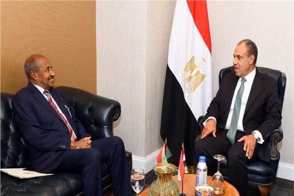 Foreign Ministers Discuss Bond Strengthening