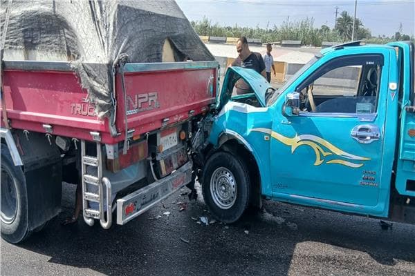 Vehcile crash on Alexandria Desert Road due to oil spill