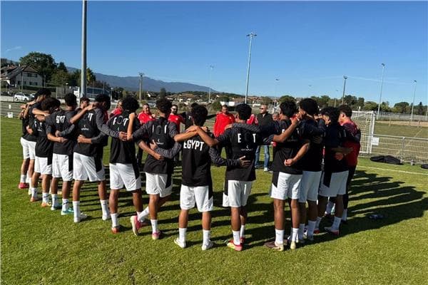 Youth team trains ahead of England game