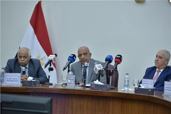 Electricity Minister outlines 2040 energy plan