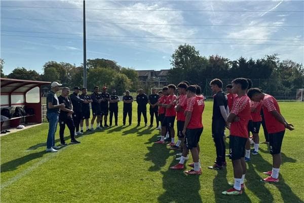 الناشئون يتدربون لمواجهة كولومبيا