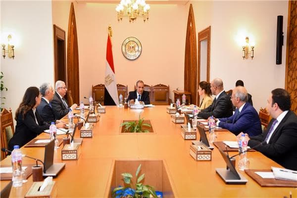 Foreign Minister meets with Immigration Sector
