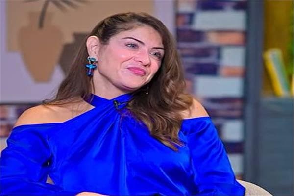 هيدي كرم تنهي جدل ديانتها