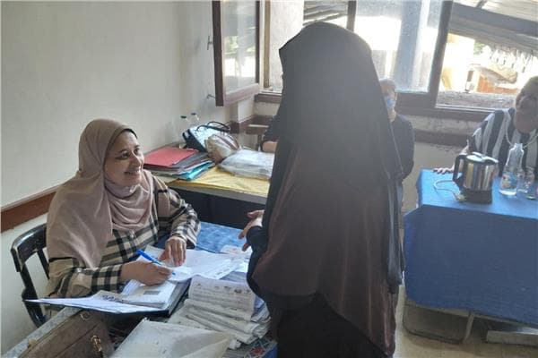 Qena distributes new Takaful and Karama cards