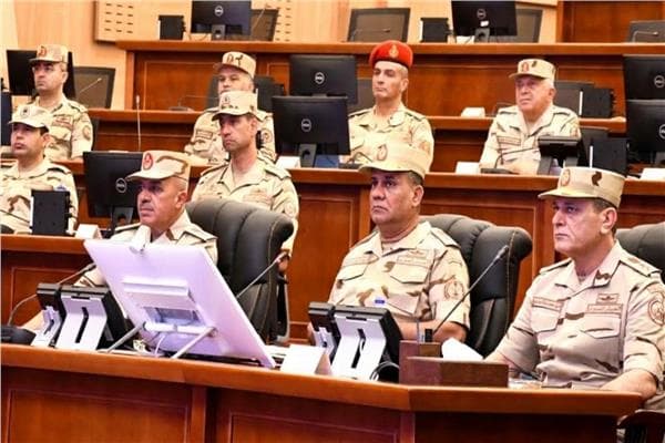 وزير الدفاع يطلع على مشروع مراكز القيادة الكيميائية