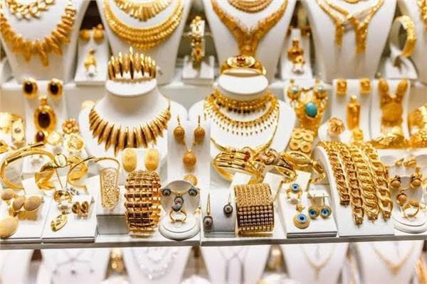Gold prices rise in Friday morning trade