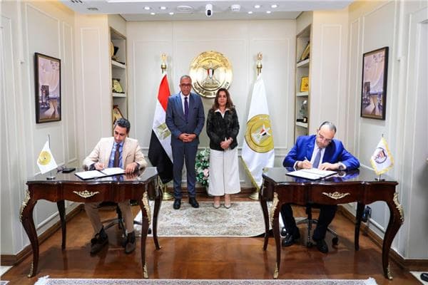 Awad and Al-Arabi sign training pact