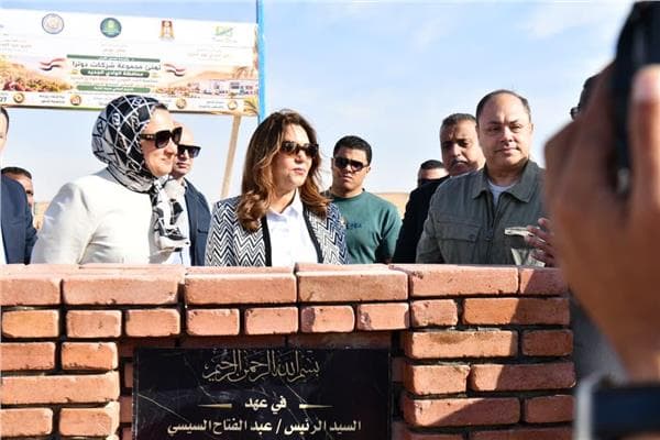 عوض ومجدي وعبد المنعم يطلقون مشروع الصناعات الغذائية