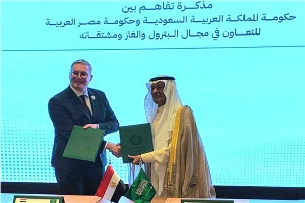 Egypt and Saudi sign oil and gas pact