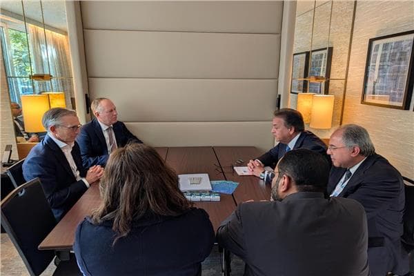 Health Minister and Philips CEO Discuss Medical Device Localization
