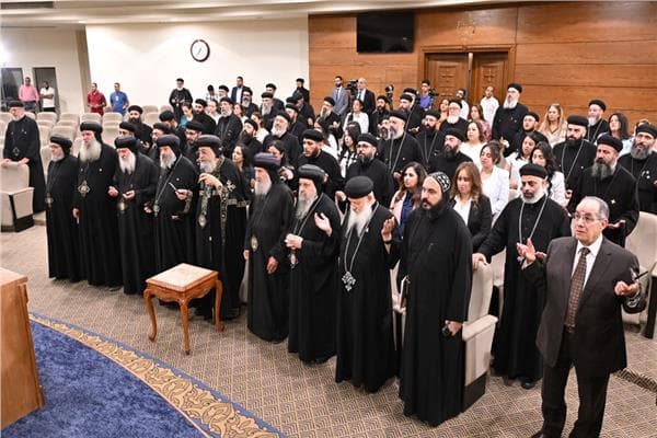 Pope Tawadros discusses with City of Peace priests and artisans