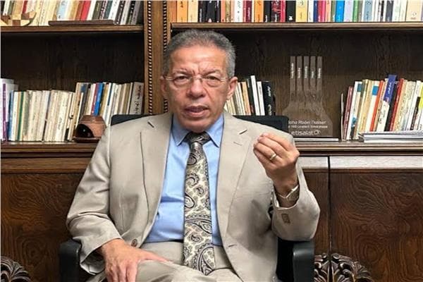 نقيب الأطباء يكتشف طلاب أدبي في كليات الطب بأوكرانيا
