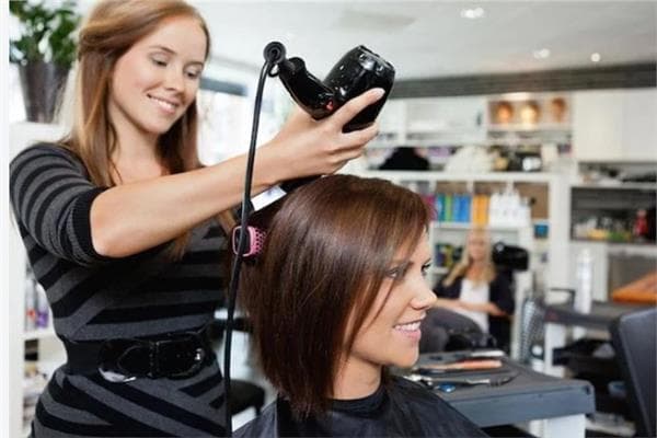 Germ Risks in Beauty Salon Items