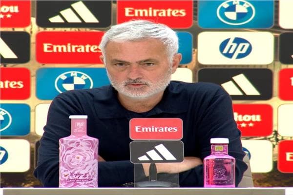 Mourinho criticizes Barcelona refereeing