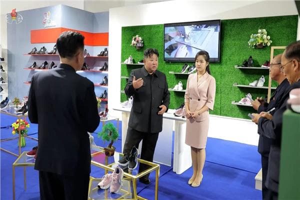 North Korean leader seen with daughter after death rumors