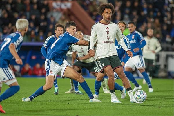 Manchester United dominates with four-goal win