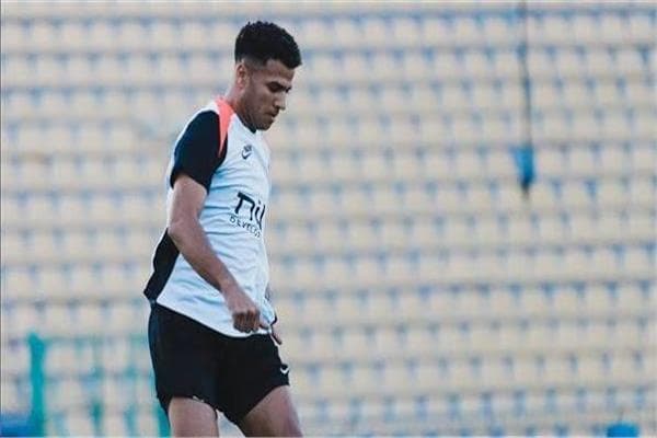 Ahmed Rabea trains with nose guard at Zamalek