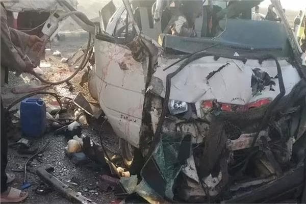 10 Dead, 19 Hurt in Crash