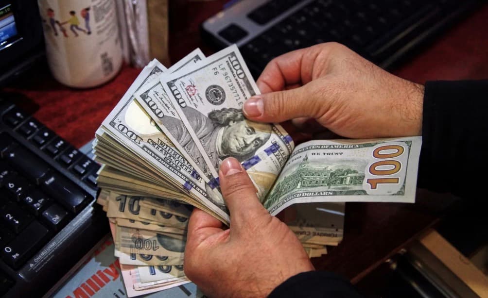 الدولار يصل إلى 157 ألف دينار بعد الإغلاق