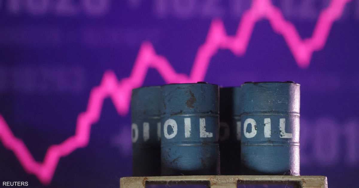 Oil nears largest weekly rise since July