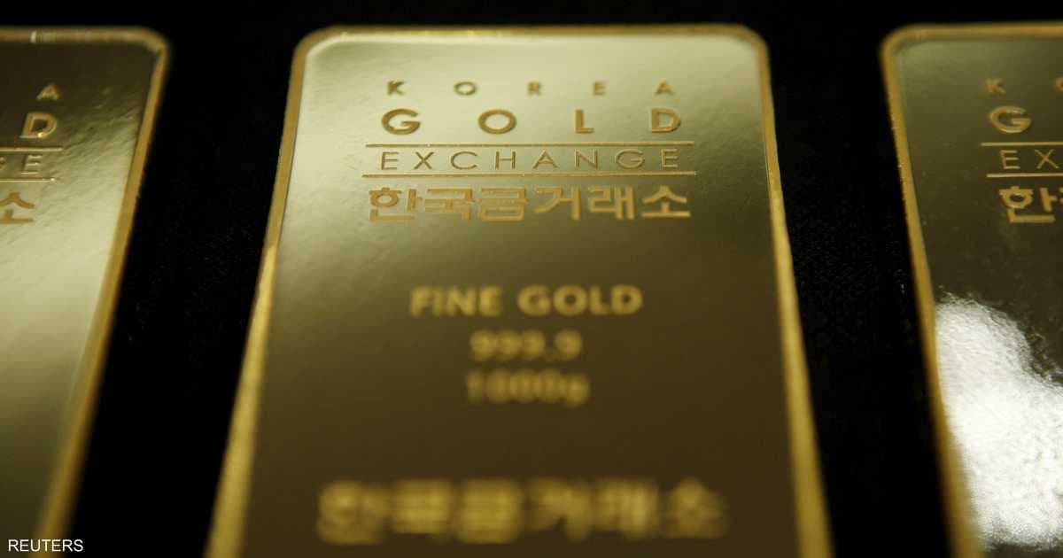 Gold falls below $4,000 amid stock decline