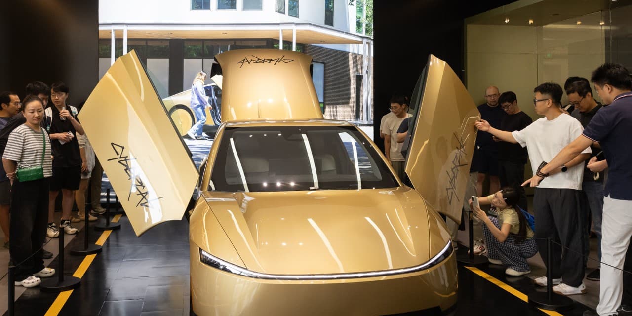 Tesla Sees Stable Revenue Amid Cash Growth