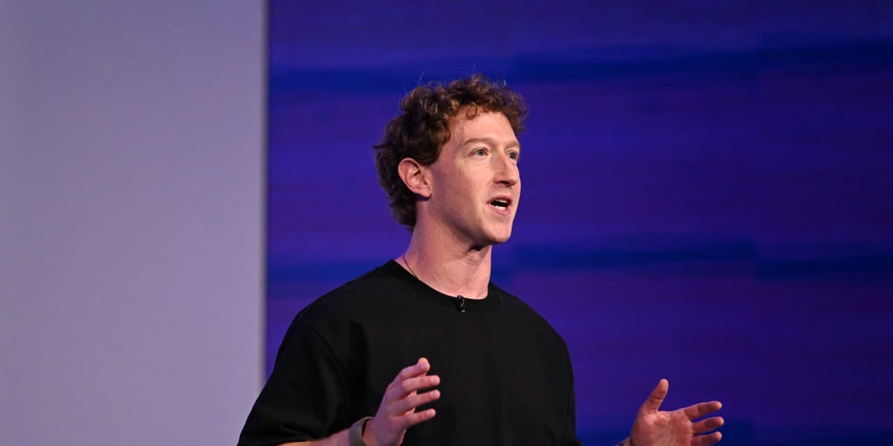 Zuckerberg Urges U.S. to Speed AI Progress