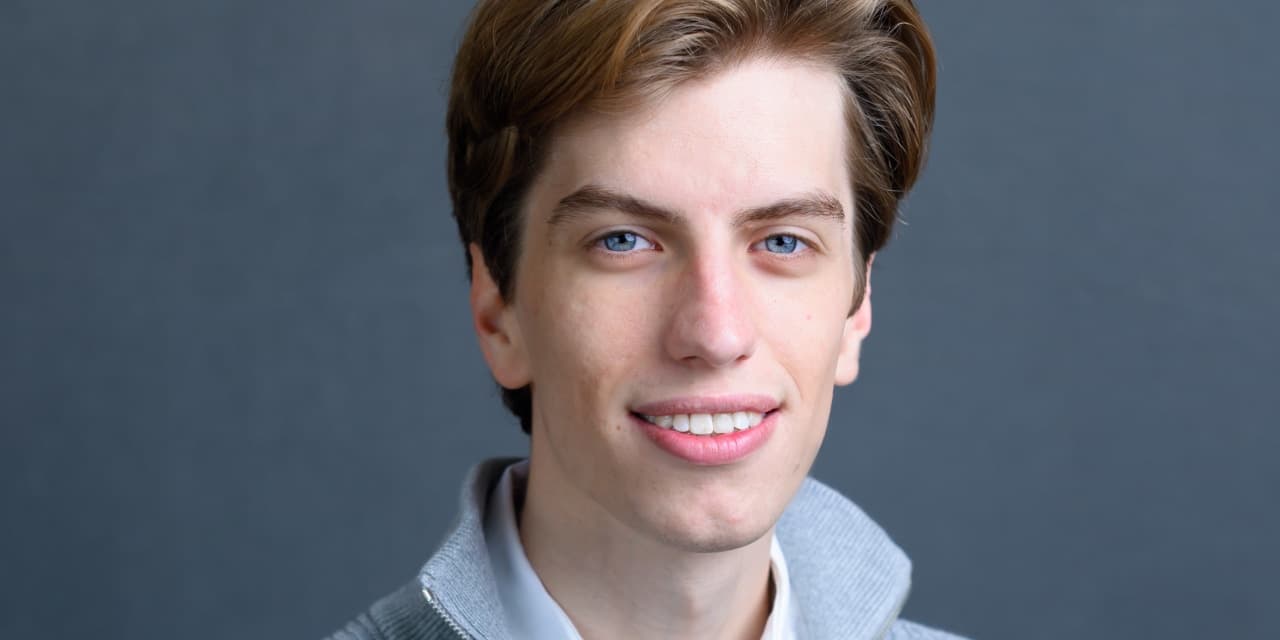 Leopold Aschenbrenner's AI Predictions
