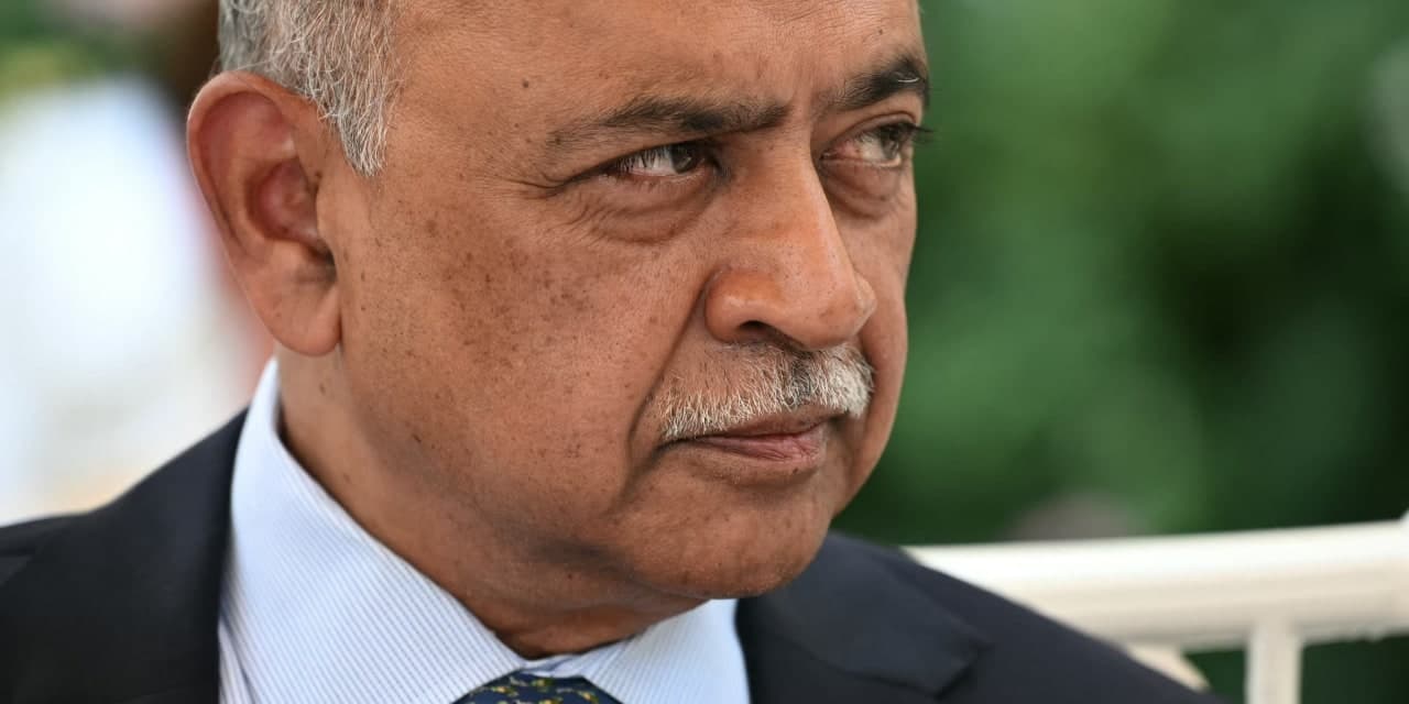 مدير أي بي إم لا يشعر بالقلق من بيع الأسهم الكبير
