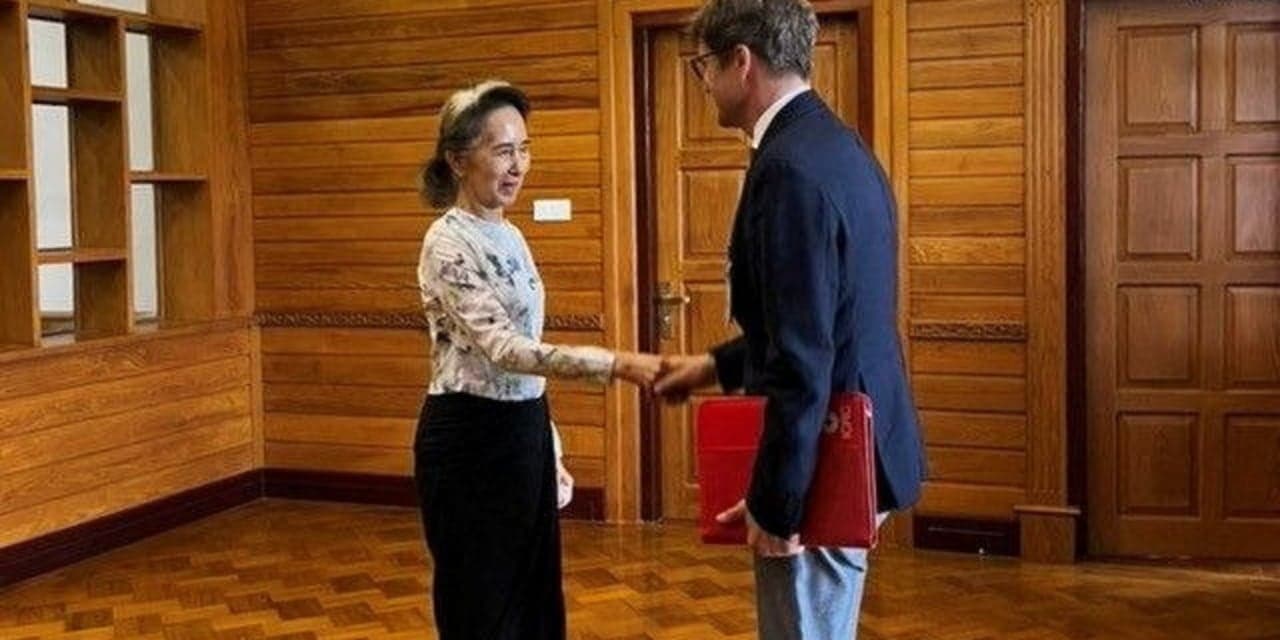 Red Cross Discusses with Suu Kyi Over Family’s Request for Proof of Life