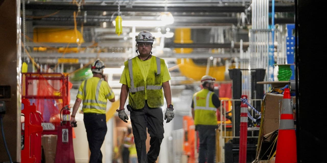 Blue-Collar Jobs Drive Data-Center Dispute