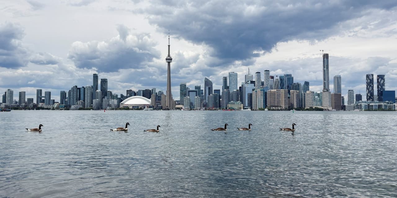 Trump Warns of Renaming Lake Ontario