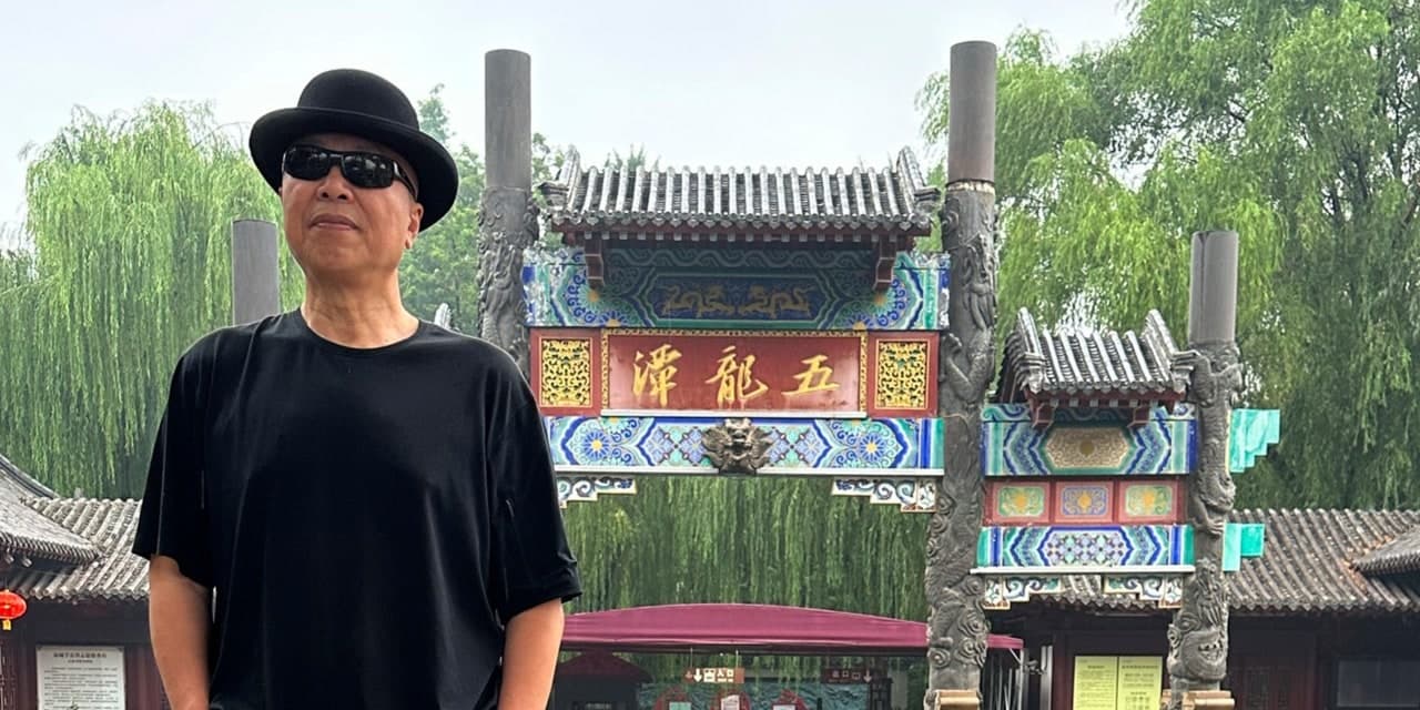 Chinese Court Convicts Artist for Mao Satire