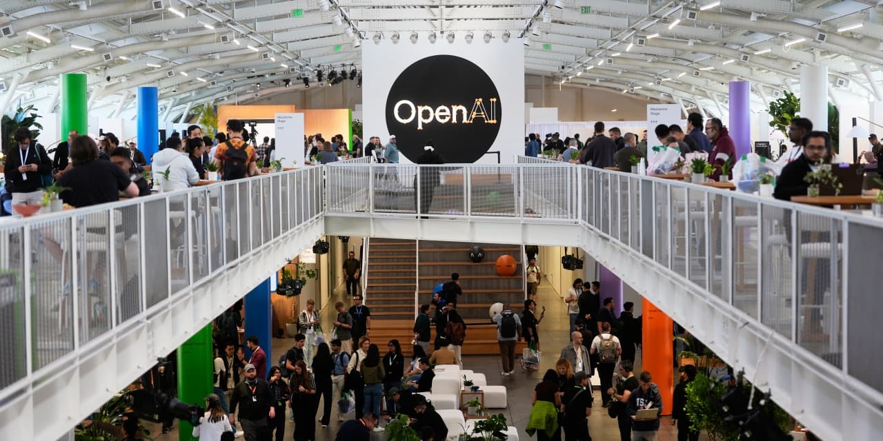 مهندس من OpenAI يختبئ ميكروفون بسيط