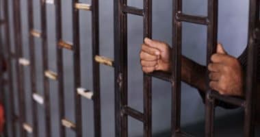 سرق شقة طبيبة بالصف واعترافاته