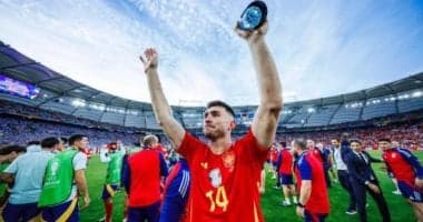 برشلونة يدرس لابورت لتعويض أراوخو