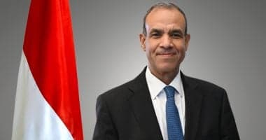 وزير الخارجية يميز الطلاب المتفوقين