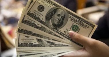 Dollar remains steady in banks