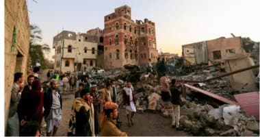 Yemeni government launches missile and artillery attacks on Houthi sites