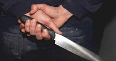 مندوب مبيعات يقتل حماه ويطعن إنهاء رابطة النسب